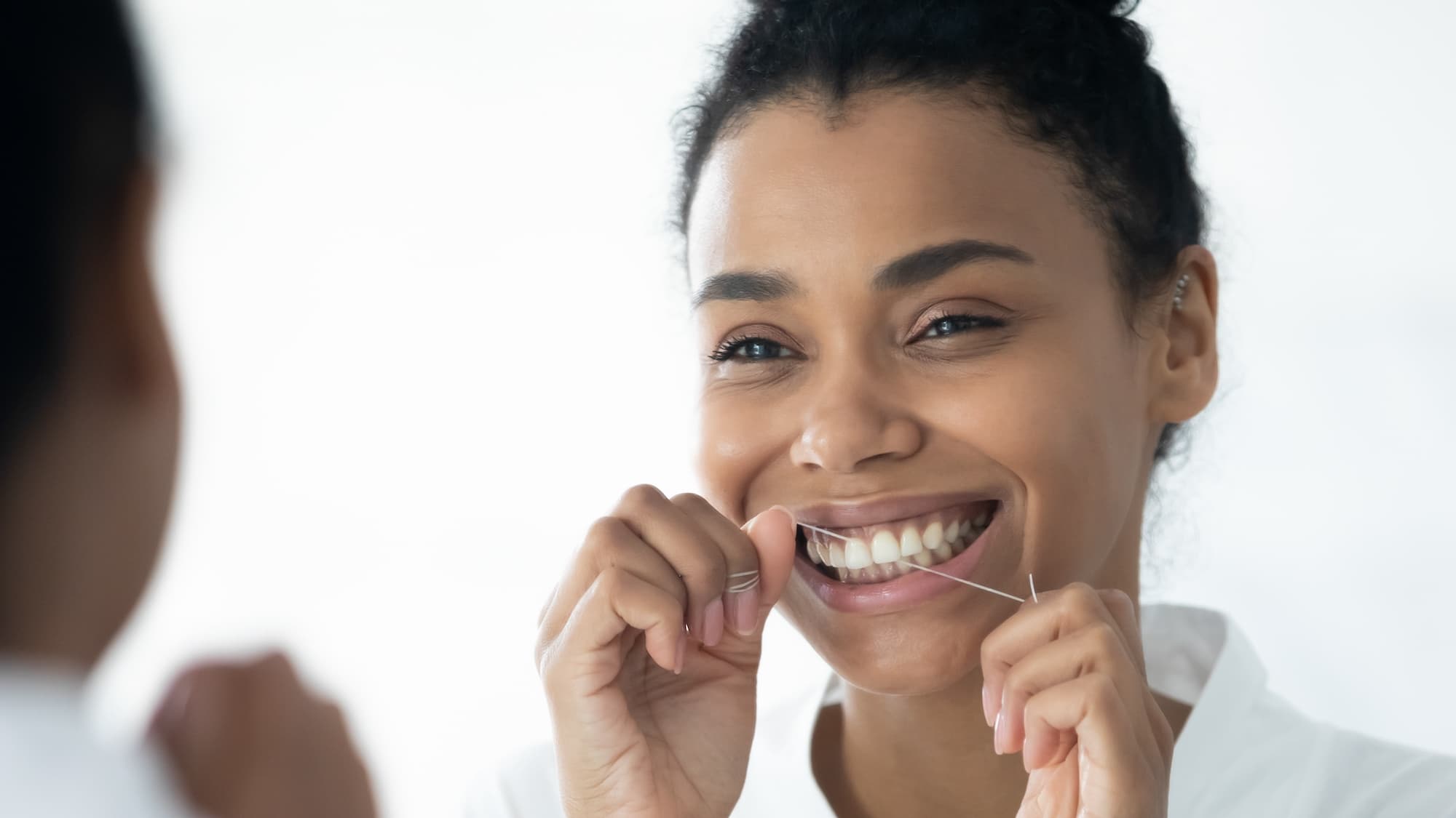 Hygiène bucco-dentaire : l'usage optimal du fil dentaire