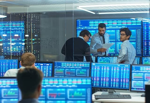 Wall Street se stabilise : Microsoft rassure, la Fed inquiète toujours