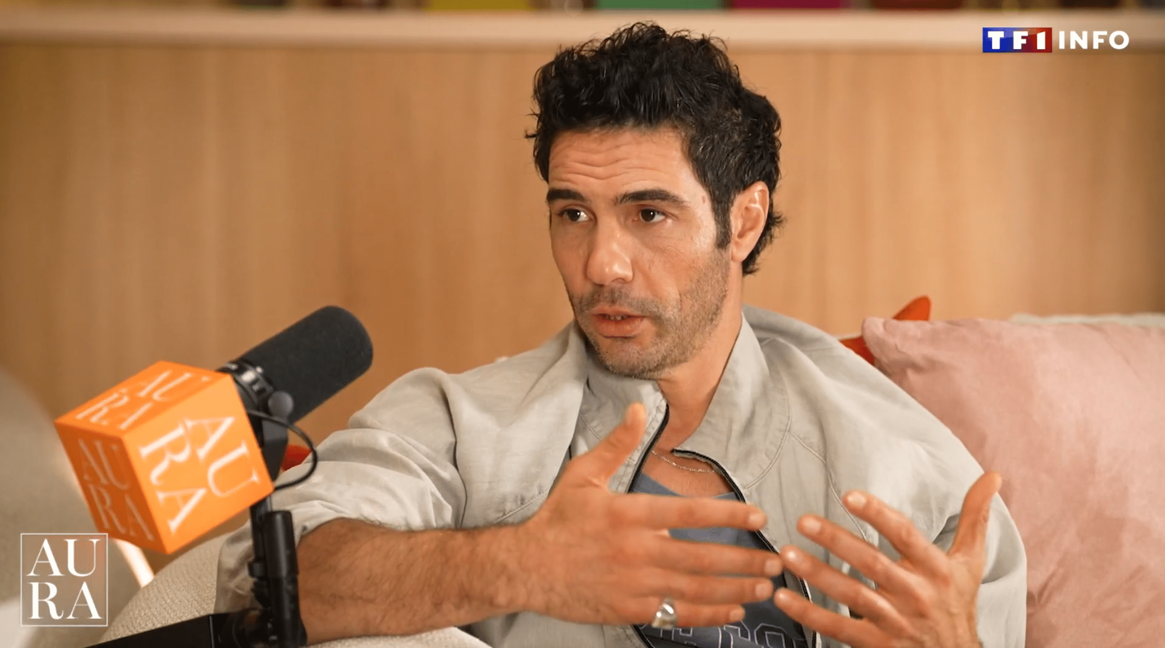 Tahar Rahim évoque son épouse Leïla Bekhti dans le podcast Aura